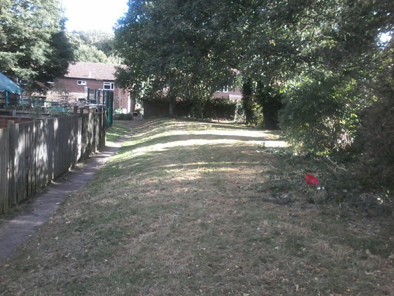 moathomes's tweet photo. #MotivationMonday - the fantastic results of the Moat #groundscapes team - John, Shane and Dan - who landscaped this area in #Faversham ^HA https://t.co/a0GdSY3B52
