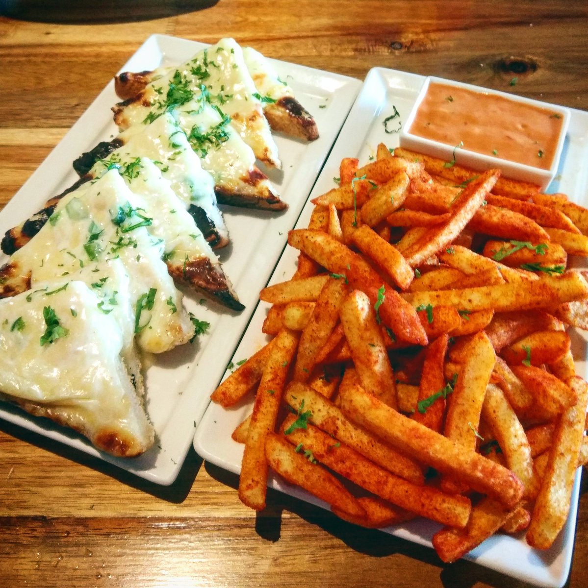 MagicInAMeal's tweet photo. 📸 #CheeseChilliToast and #PeriPeri #FrenchFries at The Salad Bar and Walnut Café, #Vashi 😊😊
#MondayMotivation #Mumbai #ComfortFood #FoodLove https://t.co/VNc11XAg0d