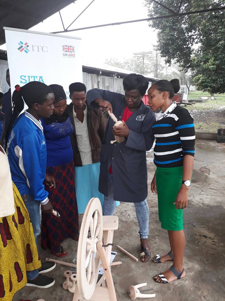 ITC_SITA's tweet photo. Women cotton farmers in Uganda learn new skills to turn cotton lint into higher value product #SITAinUganda https://t.co/F9kfhkfxTs https://t.co/FQX6oQgQSN