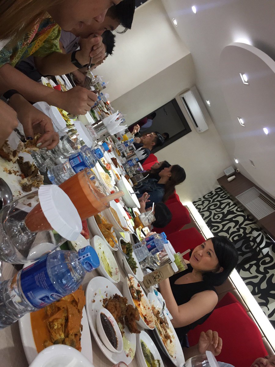 #makansiang #yumiieee #padangmantap (@ Sari Bunga Padang Modern Resto) swarmapp.com/c/iah98Ojq6D5