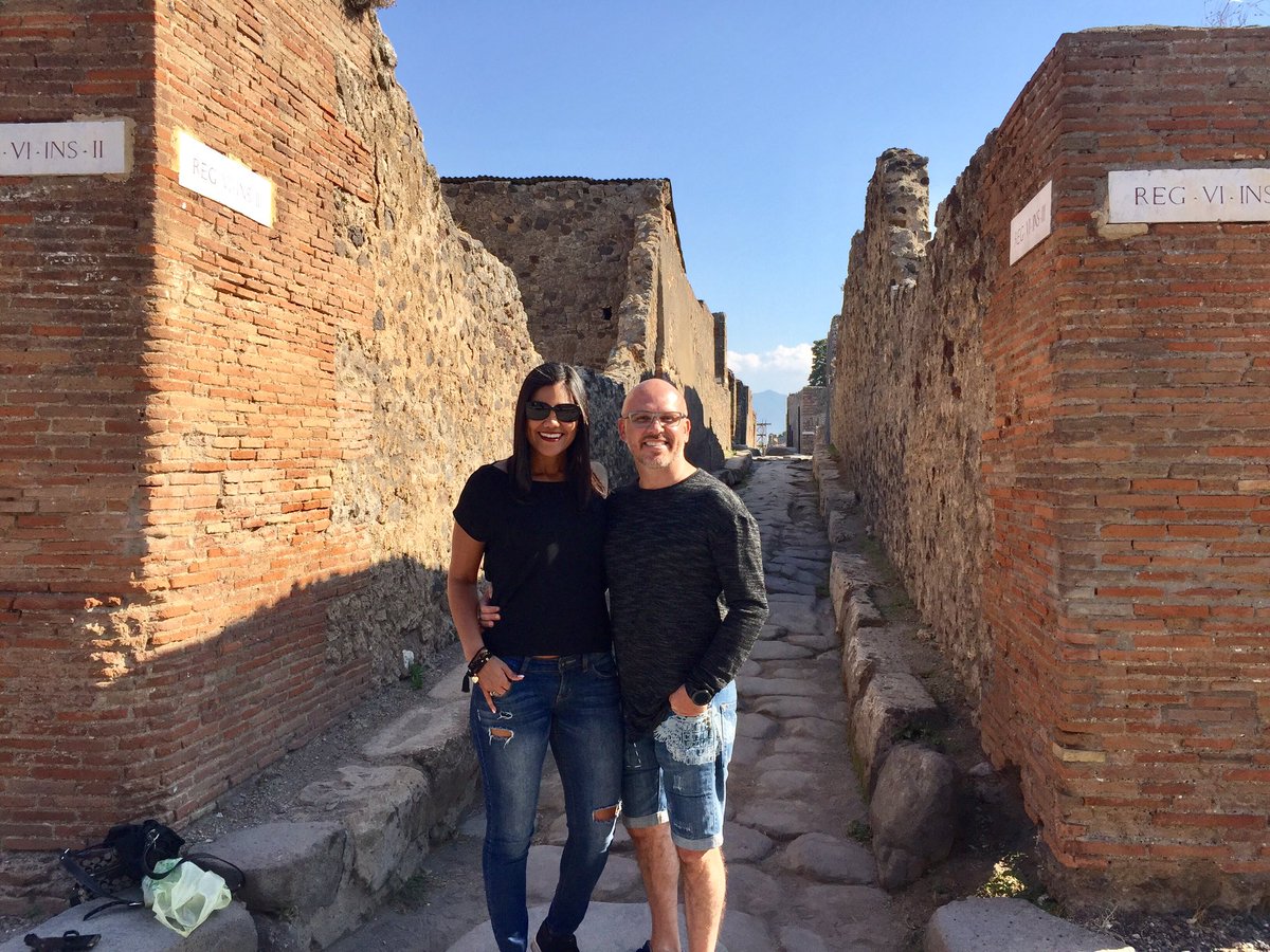 Paulucas02's tweet photo. Bucket list Pompeya ✅ #pompeya #vacacionesenelmar #napoles @LuisAlonsoNar https://t.co/Fy84uFizw8
