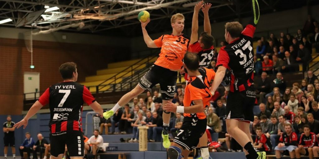 Pokolm_'s tweet photo. F. Bröskamp setzt zum Treffer an - 26:22 Derby Erfolg gegen den TV Verl! Glückwünsch TSG #harsewinkel #handball #Sponsor https://t.co/0br3i3rPKT
