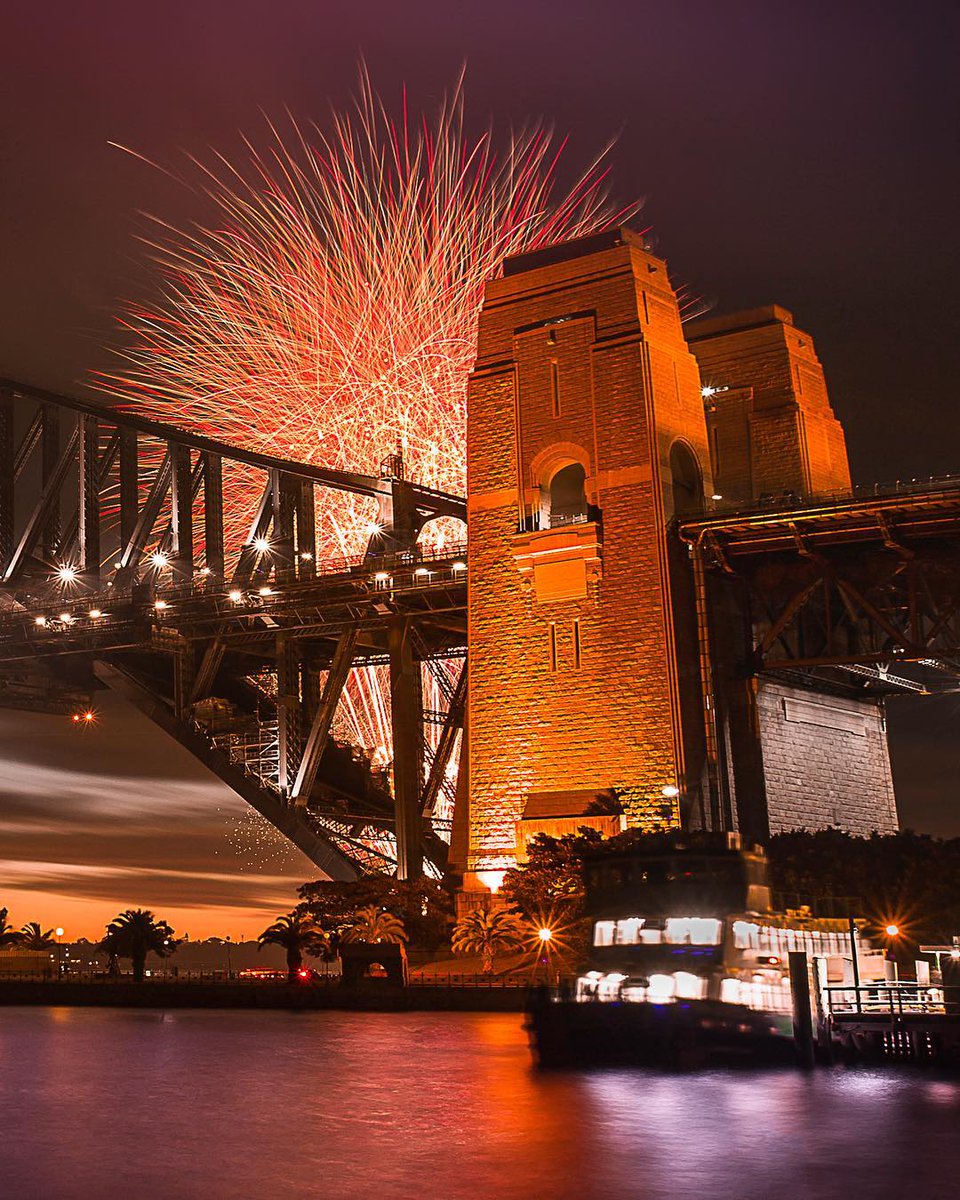 sydney_sider's tweet photo. Enjoy a fireworks display over @lunaparksydney or @darlingharbour for a romantic evening. #ilovesydney 📷 IG/svendsania https://t.co/z6c5UY4tDE