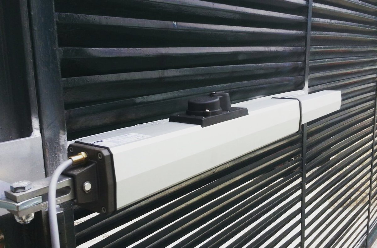 DeaSystem_ES's tweet photo. Motor hidráulico Oli 600 montado por Systematic.
#DeaSystem #Italia #España #Barcelona #oli #batiente #puerta #Door #lunes #octubre https://t.co/tMCFB9fpjS