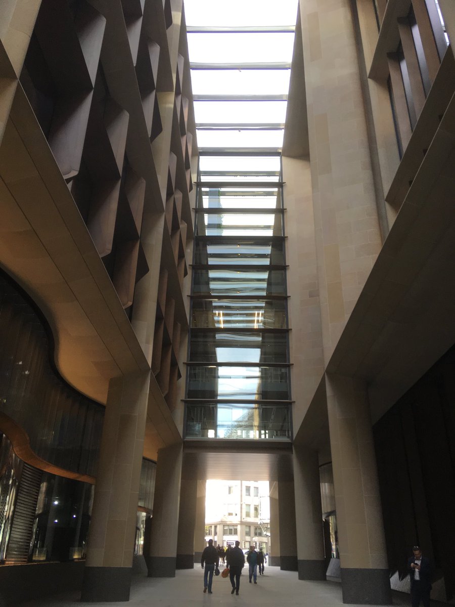 jprnic's tweet photo. #newforthecity #statementbuilding #newstreet @BloombergHQ #cbrelondon #fridayteamlunch https://t.co/p7GE2xLKn8