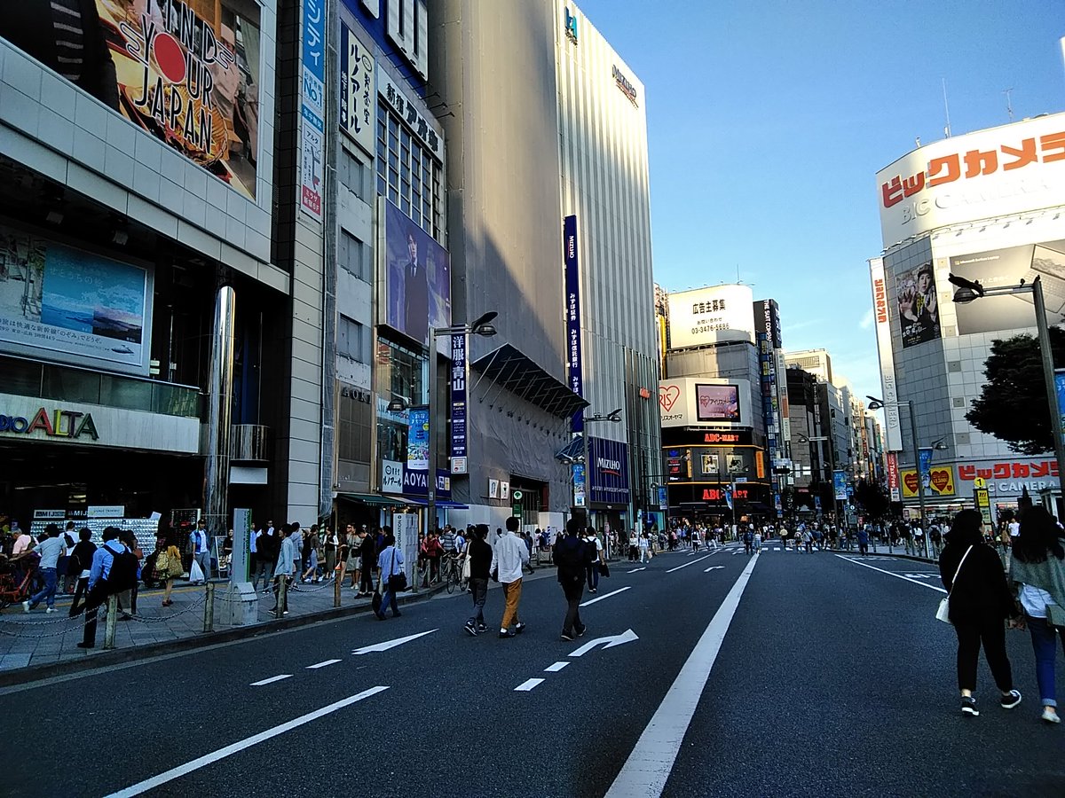 コスプレnews على تويتر 新宿駅前の歩行者天国 東京でもホココスのように 広い通り でコスプレできるイベントがしたいものだな