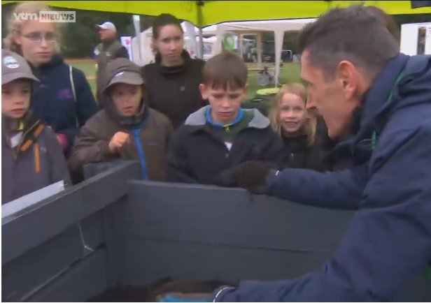 ecoorecycling's tweet photo. Kids learn to compost in a compost bin made of 100% recycled plastic waste: let's reduce the amount of waste! #kidsclimateconference #WWF https://t.co/uDq1SfasJh