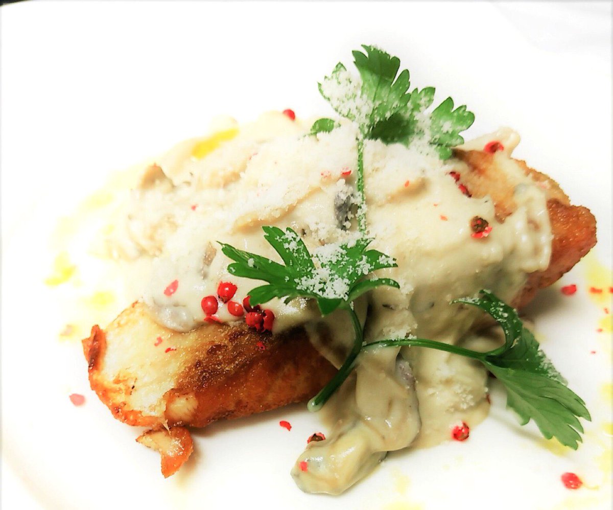 宮田 悟志 本日のblu E Moodでは スペシャルメニューをご用意しております 秋鮭のムニエル ポルチーニとキノコのクリーム パヌールシャルドネ リザーヴオーク 白ワイン ホワイトソースとシャルドネ種をオーク樽で熟成し引き出された桃や