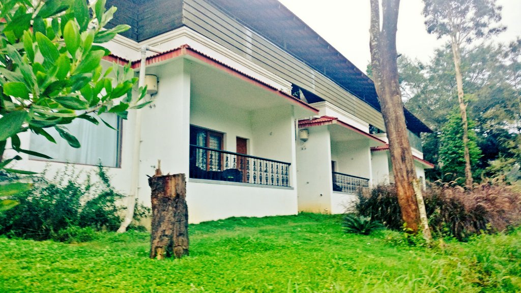 ReshmaNarasing's tweet photo. Rains, Mountains &amp; Coffee Plantation - It was an awesome getaway at Wind Chimes Retreat at #Virajpet, Karnataka #windchimesretreat #travel https://t.co/qetvb2DT1q