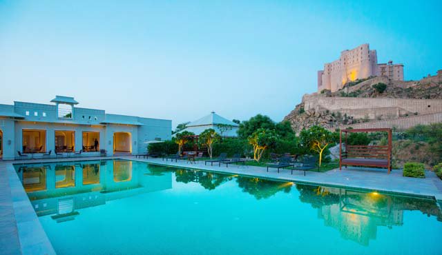 Visit the majestic #AlilafortBishangarh, find your spot by our picturesque infinity pool and embrace the serenity that we have to offer.