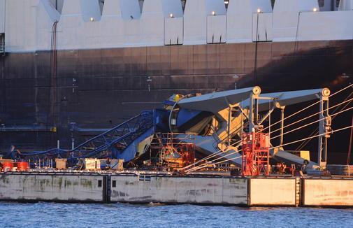 #Kran umgekippt - Nord-Ostsee-Kanal wieder gesperrt - #Sturmfolgen behindern #Schifffahrt ebx.sh/2wH5Awr https://t.co/253JUBNvag