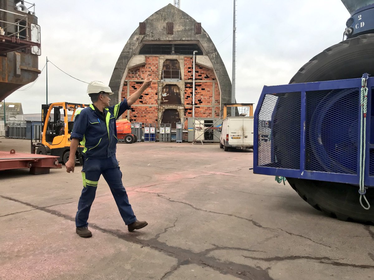 challenge_ocean's tweet photo. Comme un lundi #miseausec #Challenge67 Monday at the office #DryDock #Keroman https://t.co/KaXkcRpvCG