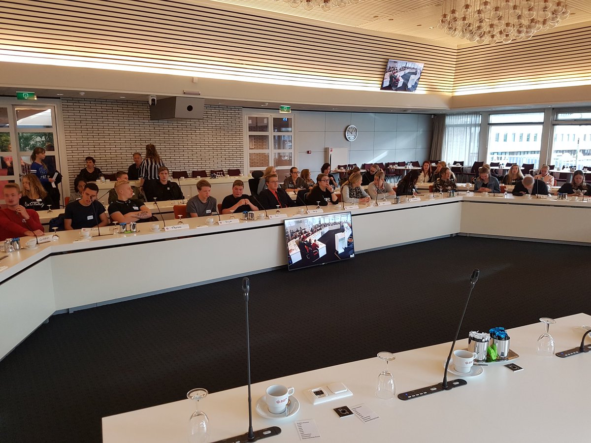 JAReMMen's tweet photo. JAR MM is er klaar voor, het Lokaal Jeugddebat! https://t.co/iyEYOyfpyE