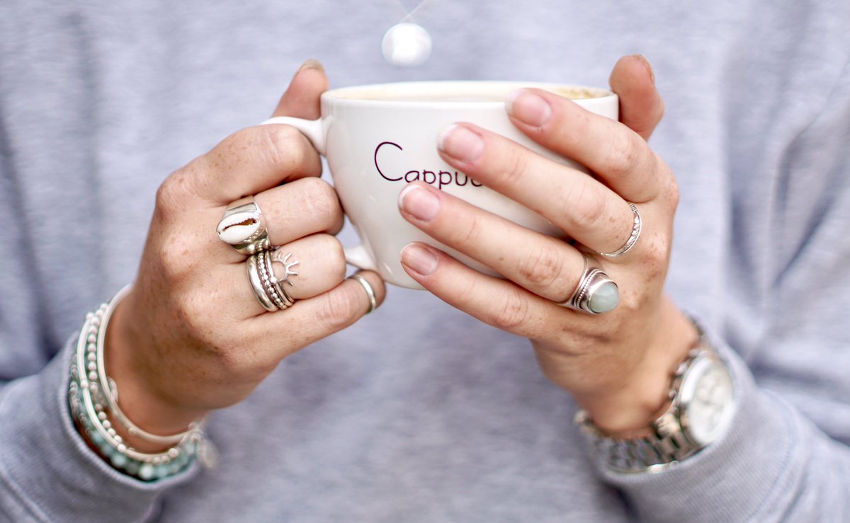 Begin je maandag goed met een lekker een bakkie #zilverenzoet #koffie #maandag #ringen #zilver #sieraden