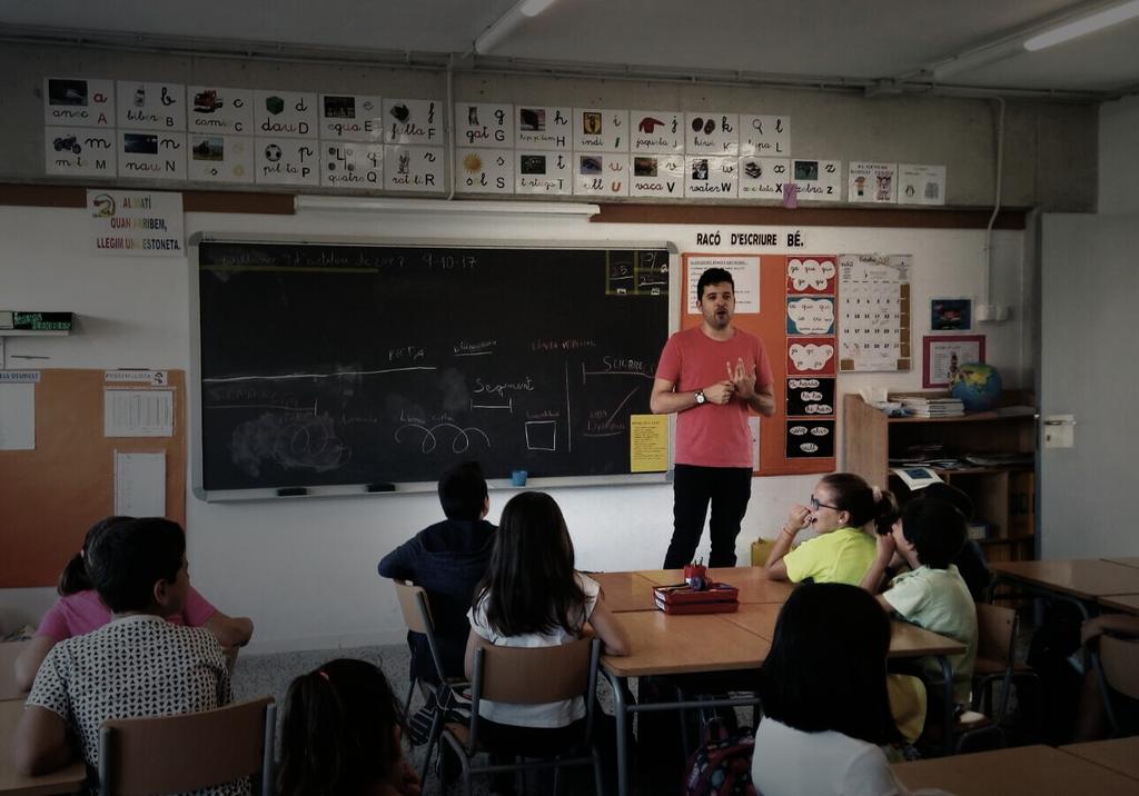 projecteloc's tweet photo. Arriba la setmana "a tope" 
Animacions lectores, contacontes i activitats de lectura a les escoles de Cornellà https://t.co/LiC6wZ8MaM