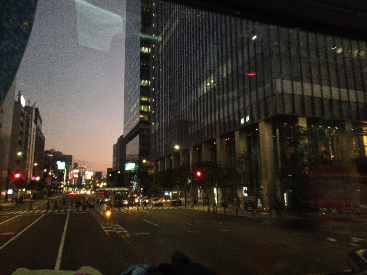 cob_hei's tweet photo. とんぼがえり〜。
帰りもバス。
久々の二階建てについ最前列にしたものの
やっぱり足元狭い
_(:3」∠)_

#DOOGEEMIX https://t.co/3WHO0Gv2Gu