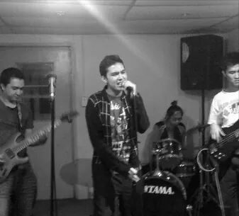 verniqueband's tweet photo. Nung simula hundreds of songs nasusulat kada taon. Ngayon mga 4 to 5 pero ayos pa rin. #nevertooyoungorold https://t.co/mCevRbTd6L