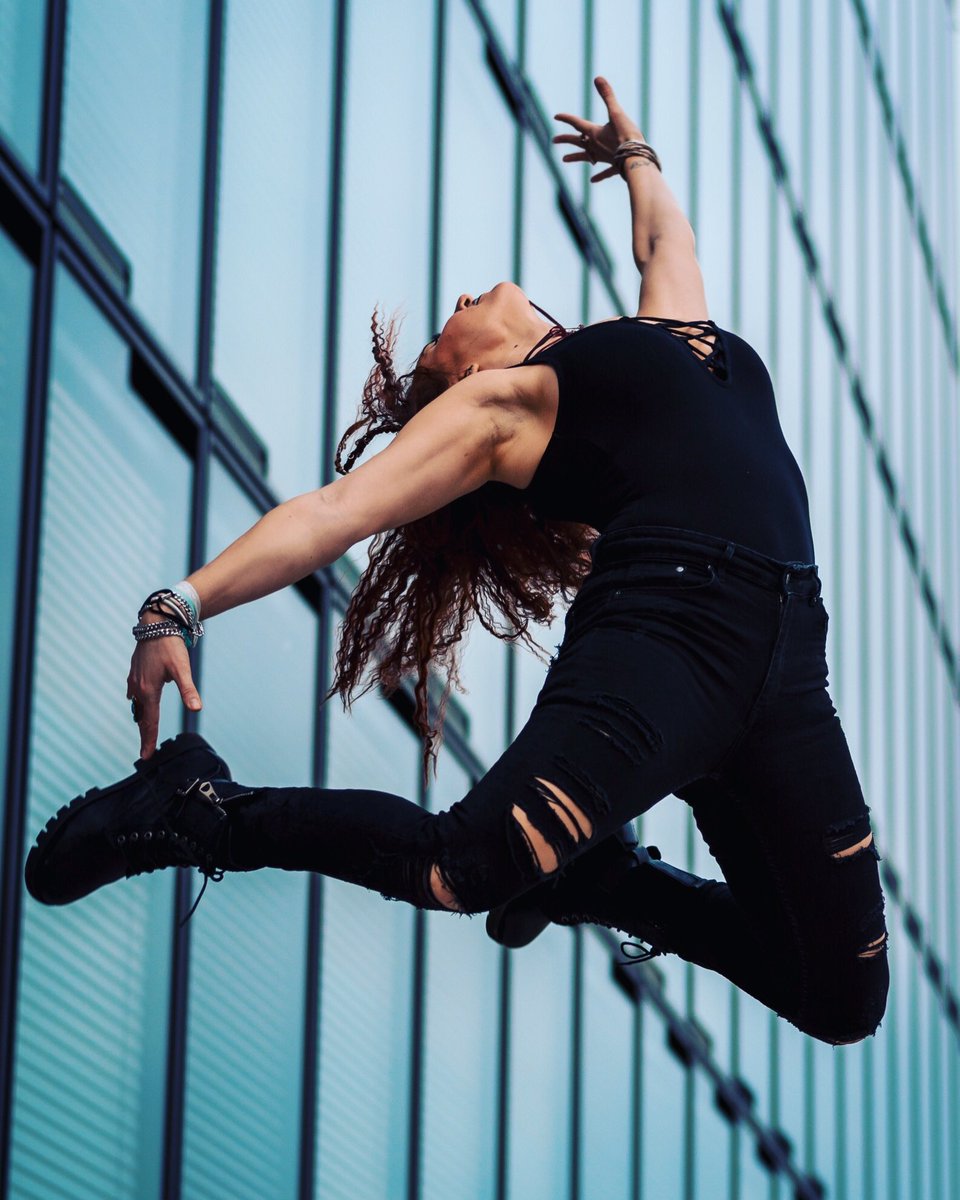 goetzkeller's tweet photo. Passion....#Dancing #photography #streetphotography #streetdance #passion #passiondriven #streetdancer https://t.co/bqXGJbk7x4
