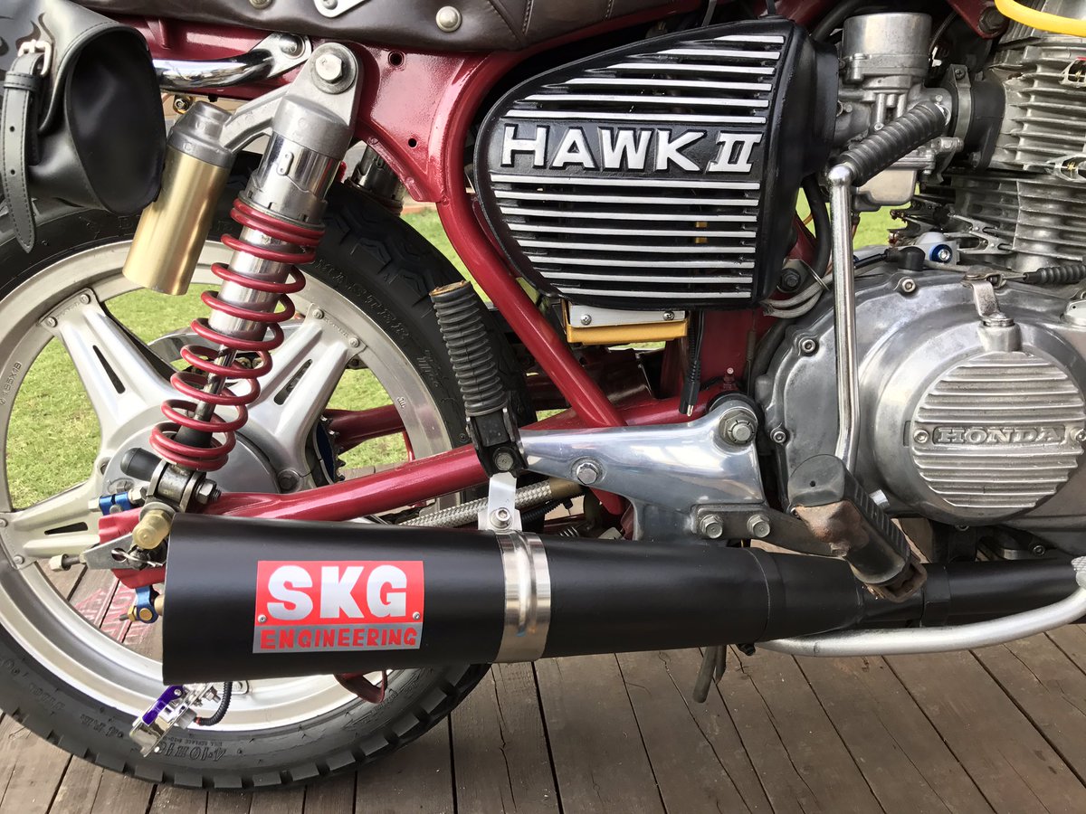 Skg 今日だけで 塗る 失敗 削る 塗るを４回はくりかえしたな どうも耐熱塗料と他の塗料の相性が悪い Tot マフラー直に塗るの諦めましたm M で 最終的にアルミ板に塗装して完成 いい感じ かな T Co Zj4bwcofie