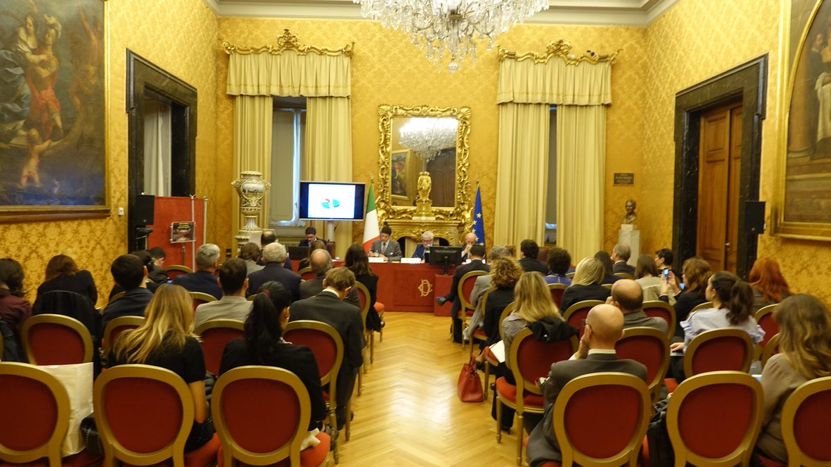 Key4biz's tweet image. #PocheParole @massidona:la #LinkTax non risolverebbe la crisi dell&apos;editoria,ma i media dovrebbero cambiare modello di business con new media