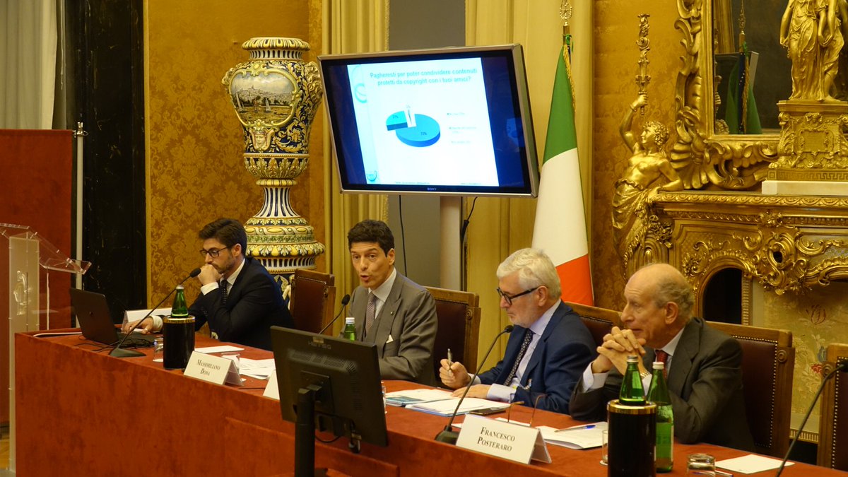 Key4biz's tweet image. #PocheParole @massidona:la #LinkTax non risolverebbe la crisi dell&apos;editoria,ma i media dovrebbero cambiare modello di business con new media