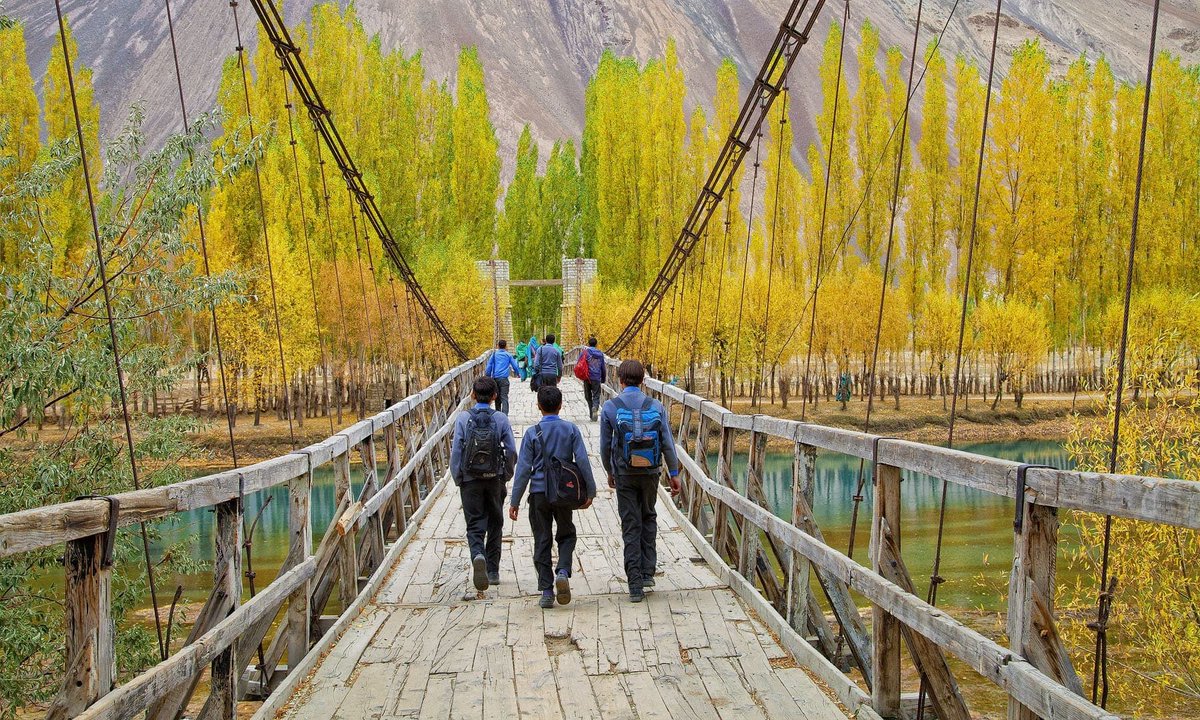 beautifulpak14's tweet photo. #Ghizerdistrict #Gilgit-#Baltistan #valleys #lakes #ShandurPass #Polo #festival #Chitral #honey #amazingpakistan #travelpakistan #travel https://t.co/p9leBmnkI2