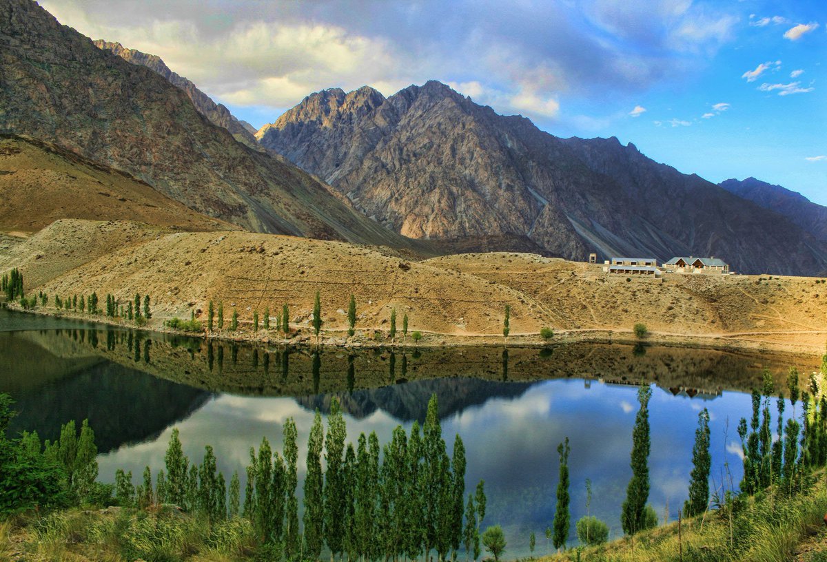 beautifulpak14's tweet photo. #Ghizerdistrict #Gilgit-#Baltistan #valleys #lakes #ShandurPass #Polo #festival #Chitral #honey #amazingpakistan #travelpakistan #travel https://t.co/p9leBmnkI2