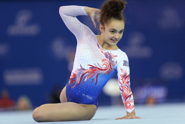 WomenSports_fr's tweet photo. #JoyeuxAnniversaire à Coline #Devillard, championne d’Europe au saut à cheval, qui fête ses 17 ans aujourd’hui ! 🎉🎈#Gymnastique #WomenSports https://t.co/SRmFJvmVkZ