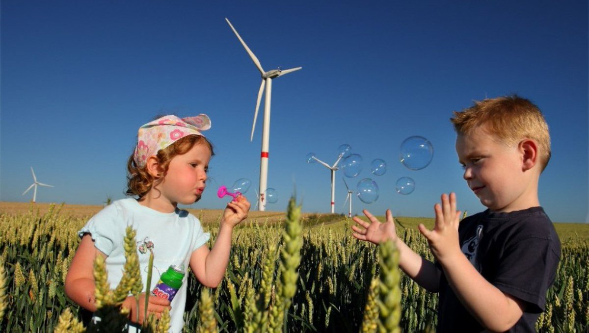 ENGIEelectrabel's tweet photo. Investeer mee in #windturbines? Infoavond morgen in #Brustem! Sluit je aan bij de 1600 #CoGreen aandeelhouders! https://t.co/Xe9jc82UwM https://t.co/cnSD8felKC