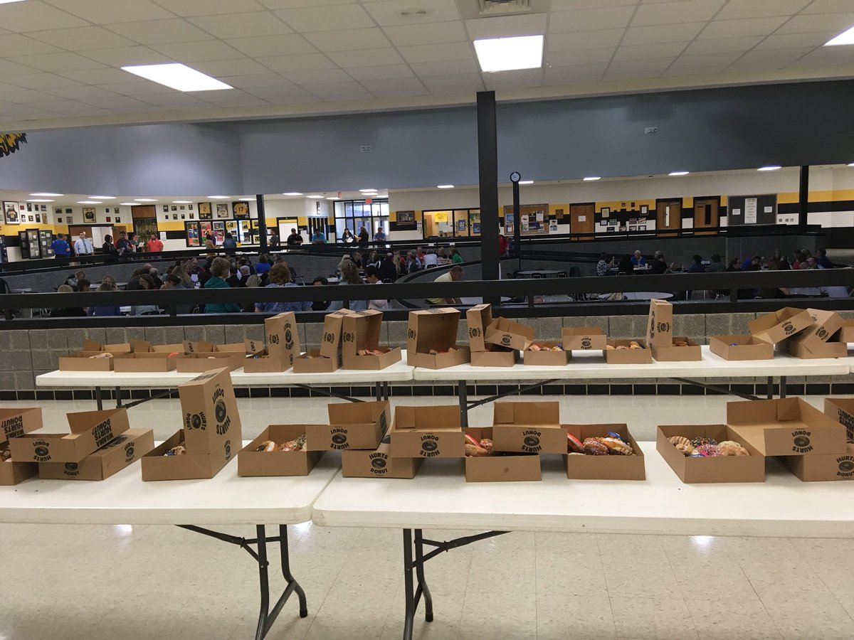dhsproud's tweet photo. Productive teacher collaboration + Hurts Donuts = Great Times in Education! #srvc17 https://t.co/fq3zRD2S3U