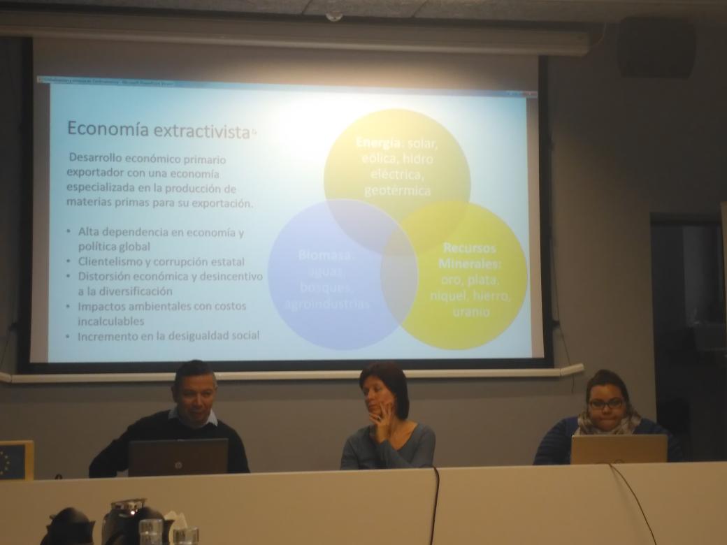 MonikaKotulak's tweet photo. Economia extractivista interesting how political and economical decisions from 90' led to easing #resourceuse @ #latinamerica
#stopmadmining https://t.co/Pth2A6b4iM