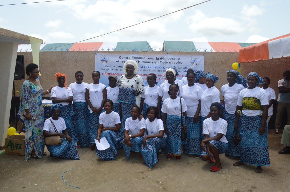 PROGRAMME D'APPUI A L'EDUCATION DE LA FEMME
32 FEMMES PROMOTION NATHALIE TRAORE  RECEVRONT GRATUITEMENT DES COURS D'ALPHABETISATION