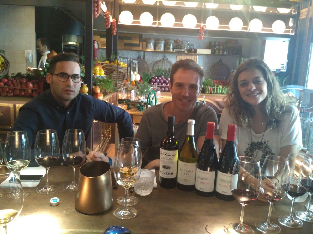 Bodegas_Alvear's tweet photo. Cata en #NumaPompilio @grupo_paraguas donde dimos a conocer #MSierra y #FinoCapataz Muy bien atendidos por @jmgalansumiller https://t.co/MekUue5rj0