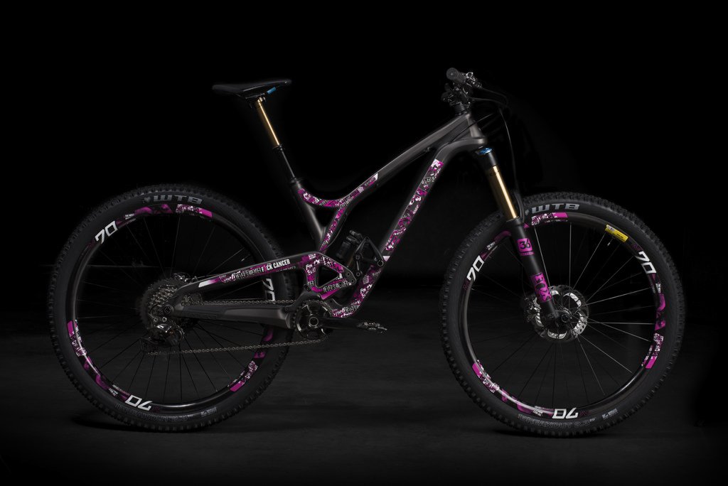 Want to help fcancerup and be in with a chance to win a sweet <a href="/Evil_Bikes/">Evil Bikes</a> ? pinkbike.com/news/5-custom-…