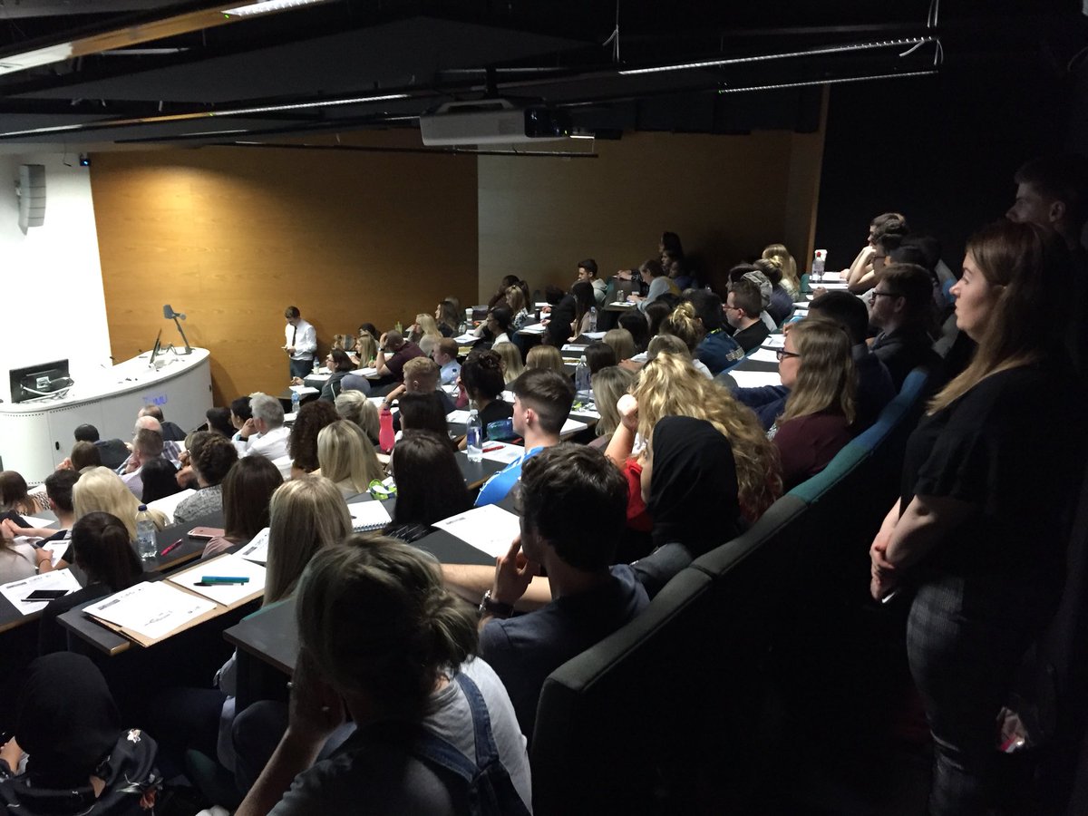 DavidSoehren's tweet photo. Standing room only for pushing the boundaries of HR learning #ChangingHR https://t.co/xLJFF8O3JR
