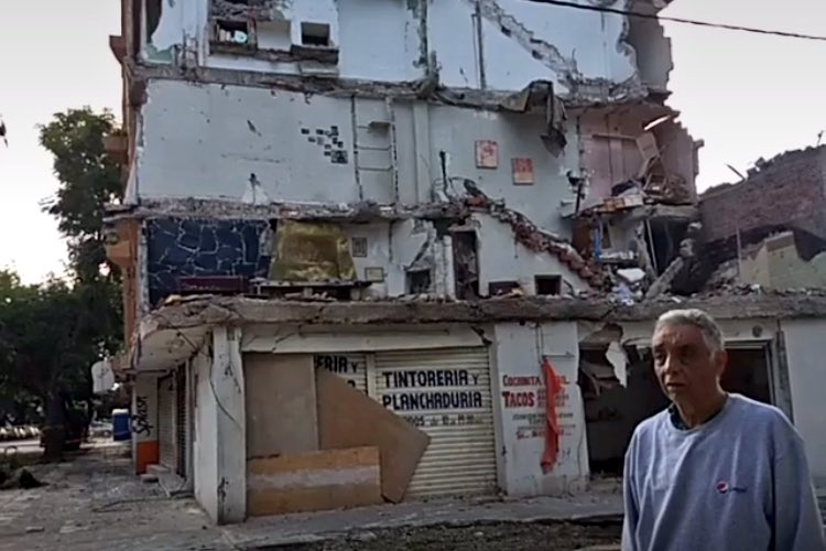 Monse8080's tweet photo. Él es Don Enrique Alcántara del edificio colapsado ubicado en Concepción Beistegui #1534 esq Yácatas, Col. Narvarte. ¡Sumemos esfuerzos! RT https://t.co/pofEO1n25Y