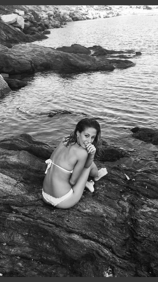 as2bea's tweet photo. @megancasas1 eres bonita con ropa y sin ropa,de frente, de lado, en la cuidad,non tan o playa..eres así. .feliz tarde AMORE #miloki #unica ❤ https://t.co/4rwBMMaorL