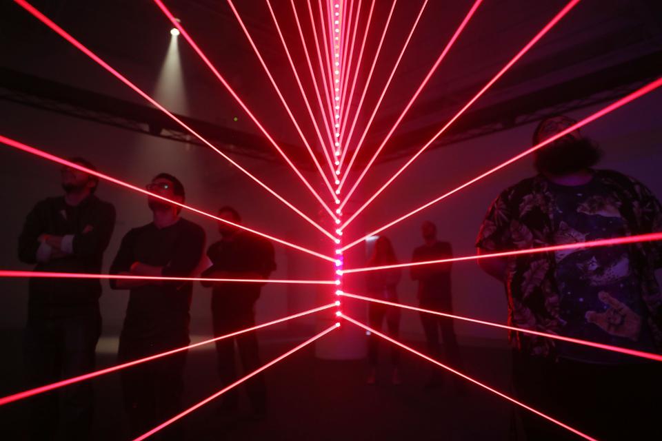 Forbes's tweet photo. 5 facts about lasers you didn't know about: https://t.co/agYJCMJDnY https://t.co/PIZmh0Do5h
