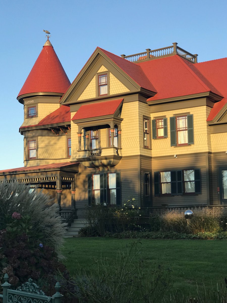 The beautiful #NortonHouse on #marthasVineyard 🌊