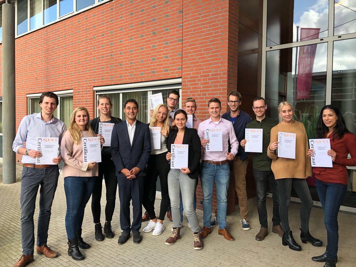 Collega's Rick, Anouk en Andrea zijn geslaagd voor de Nevi cursus Aanbesteden #nevi #aanbesteden