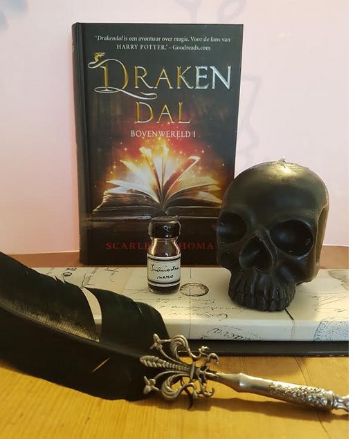 Benieuwd naar het 1e deel van Drakendal van Scarlett Thomas? Lees hier de recensie van Bovenwereld. bezetenboeken.nl/fantasy/draken…
