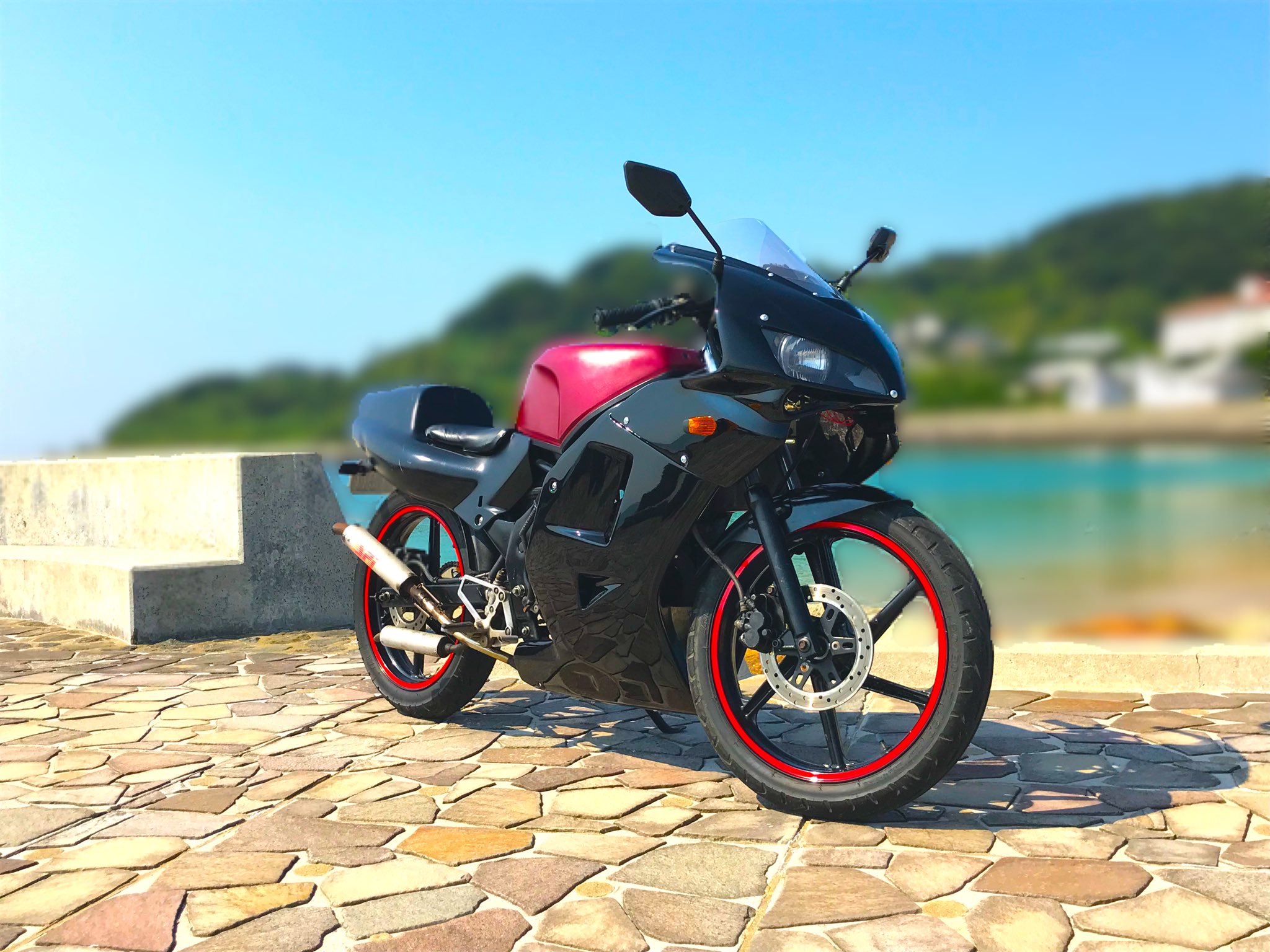 Johnsmith ついにns 1 をフルカウルにしたよん Cbr1000rr仕様 これでも原付50ccなんだよ バイク乗りとつながりたい バイク好きと繋がりたい バイク Ns1 エヌワン 2st レーサーレプリカ Cbr1000rr Cbr仕様 T Co Qetgkofuor