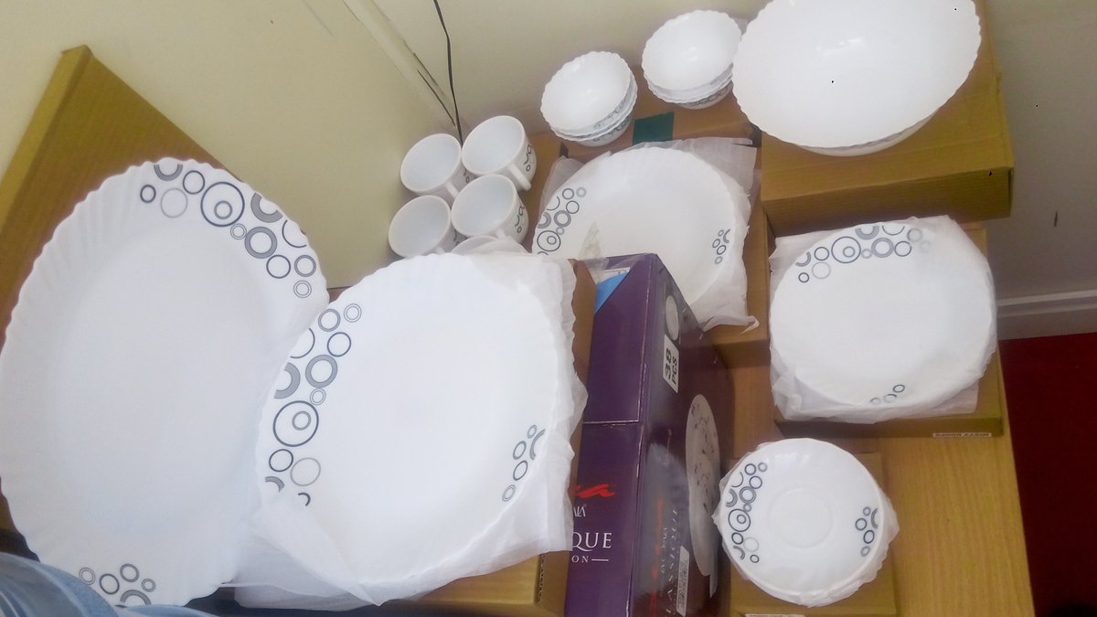 fikayz's tweet image. Colorful and quality dinner sets available. 38 pcs dinner set for only Ksh. 6,000. call 0710708182 to place your order. free delivery in cbd