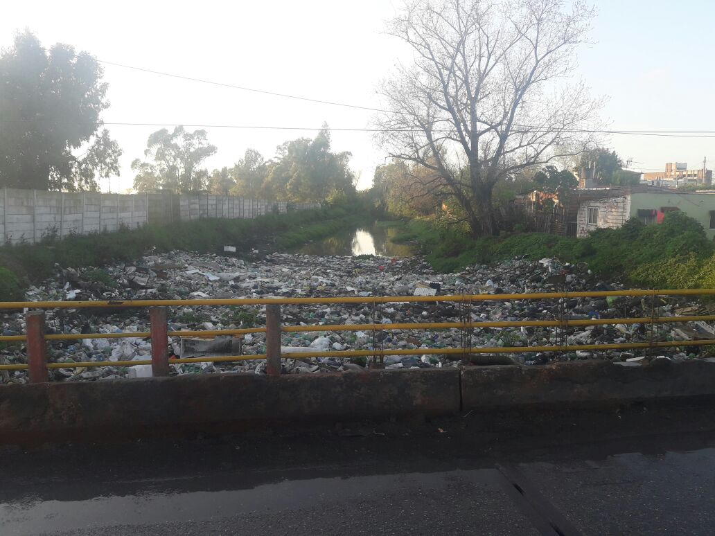 vocerodequilmes's tweet photo. A si están los arrollos de Quilmes. Cuando Desbordan esta contaminación va a la casa de los vecinos. @YoSoyMartiniano #ProMugre #TeMiente https://t.co/HMq1zITgc6