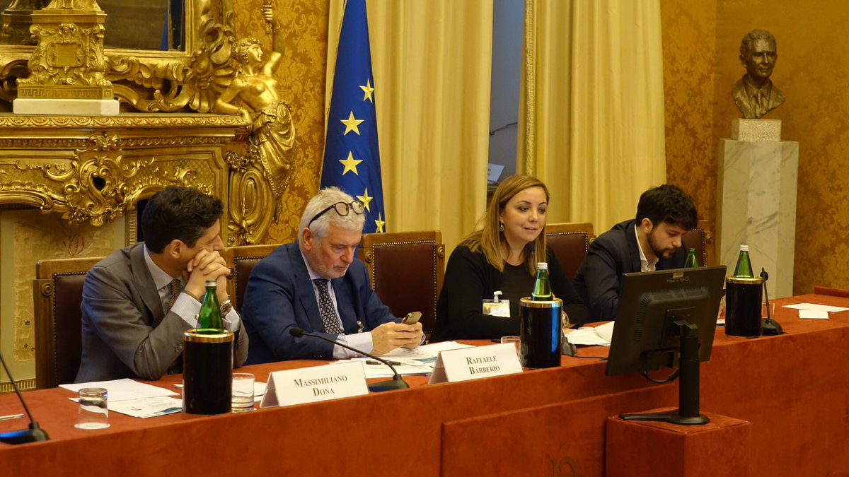 Isa_Adinolfi's tweet image. Convegno alla #Camera “#PocheParole tra #copyright e #consumatori”
goo.gl/3rUwsd