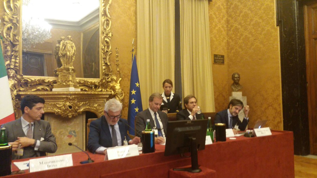 Isa_Adinolfi's tweet image. Convegno alla #Camera “#PocheParole tra #copyright e #consumatori”
goo.gl/3rUwsd