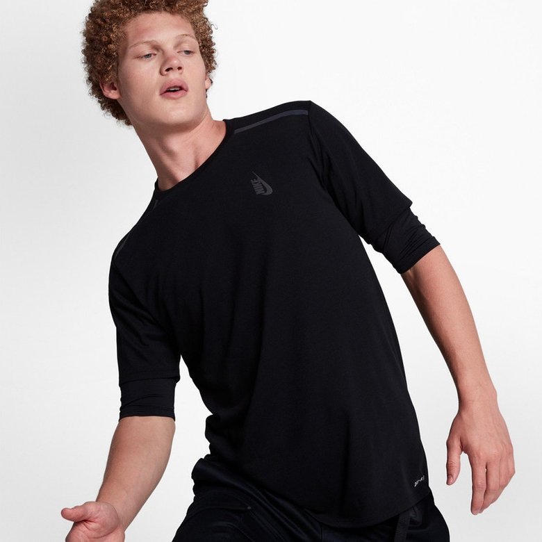 versheid's tweet image. NikeLab voorziet je van de basics met de nieuwe ‘Essentials’ collectie — versheid.com/2017/10/nikela…