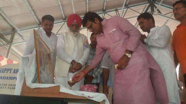 SPSTTBJP's tweet photo. सभी स्कूलों में विधायक कोटे से खेल सामग्री वितरण की गई ! इस दौरान मंत्री श्री राजेंद्र राठौड़ जी व गजेंद्र सिंह खींवसर जी मौजूद रहे ! https://t.co/hD5bpo2Ffl