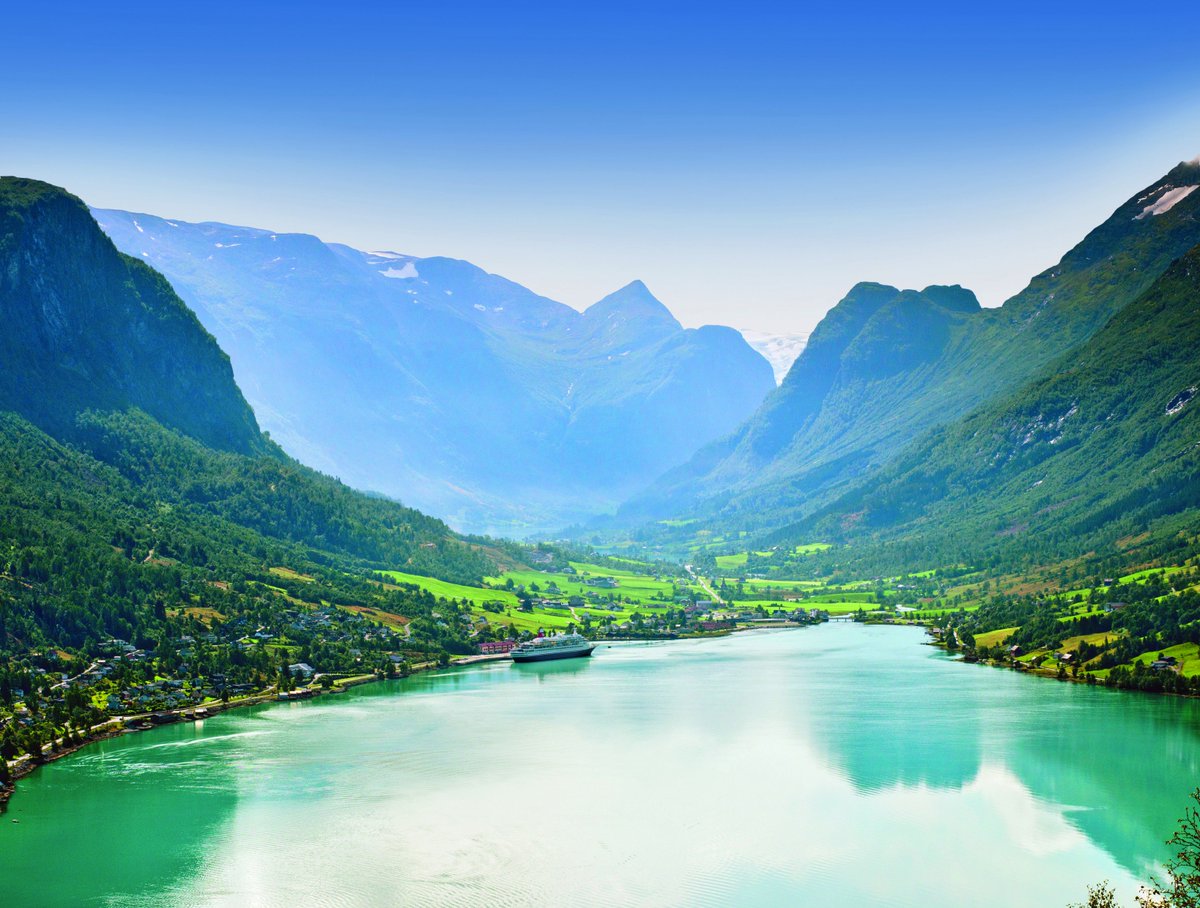 Treat yourself with @FredOlsenCruise &amp; us!
For a limited time only we have some fantastic early booking offers... cruisesfromliverpool.com/Itineraries/ch…