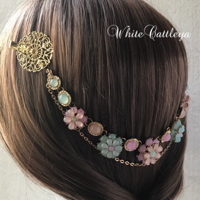 WhiteCattleya1's tweet photo. ご好評につき
再販いたしました

甘いミルキーなフラワービジューをつかい
バックカチューシャをつくりました。

#秋
#冬
#クリスマス
#ハロウィン
#バックカチューシャ
#パーティー
#WhiteCattleya
#結婚式 https://t.co/EDT70WEu3l